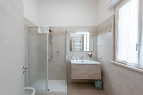 One-Bedroom Apartment image 6