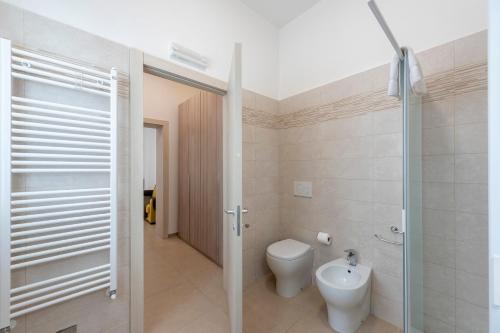 One-Bedroom Apartment image 4