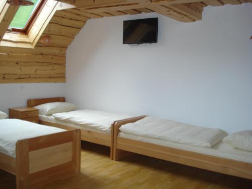 4 twin beds