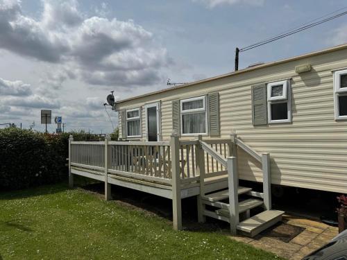 Family Friendly 3 Bedroom Caravan pets go Free