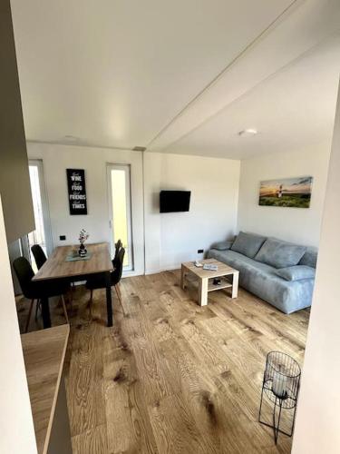 Ferienhaus Flora in Altefahr