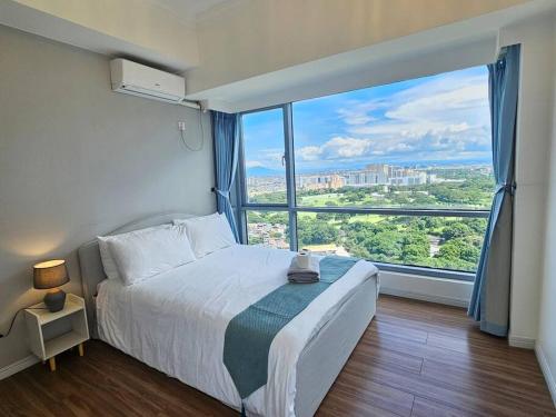The Infinity Towers in BGC - Spectacular 2BR near Hight Street, Манила