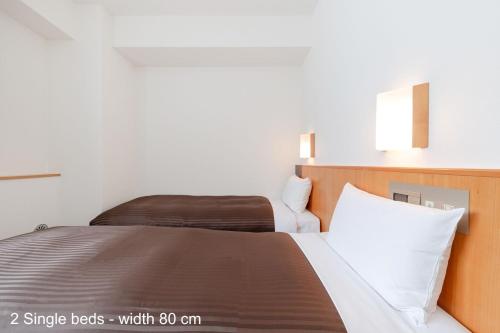 Standard Twin Room image 3