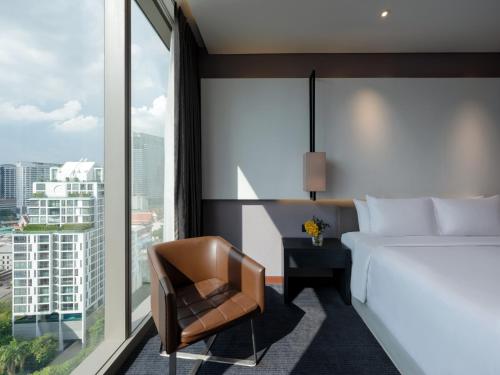 582196818 Amara Bangkok Hotel