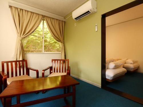 room detail thumbnail 1