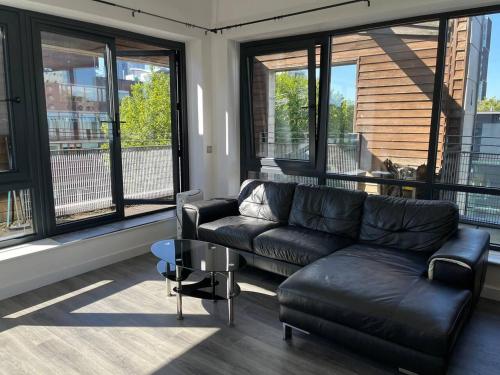 Lovely 2-bed Apartment in Manchester - Tap to explore photos