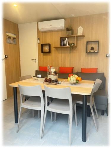 Mobil home climatisé très récent tout confort 6 personnes Mobil home climatisé très récent tout confort 6 personnes