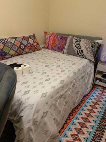 Sleeps 2 with Free Parking and Wi-Fi