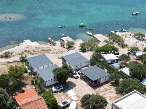 Strand, Apartments M&M in Grebaštica