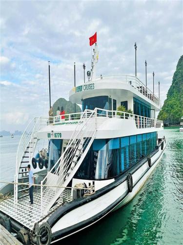 Du thuyền 5 sao thăm vịnh Hạ Long trong ngày - Bể bơi - đưa đón quanh Bãi Cháy - DRE