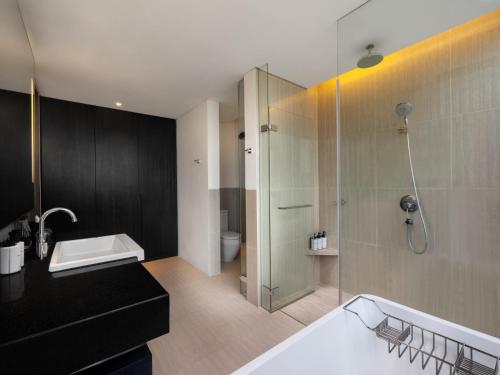 582203401 Amara Bangkok Hotel