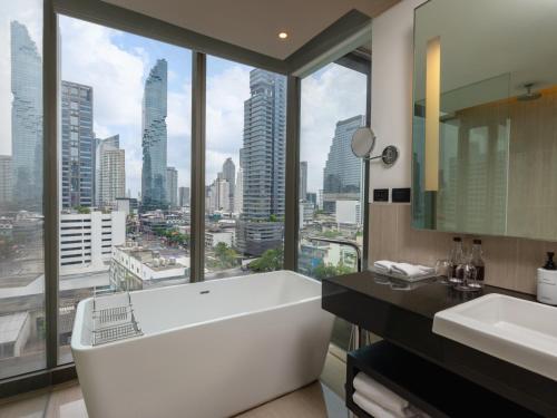 582203409 Amara Bangkok Hotel