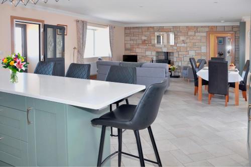 Seadmed, The Waters Edge in Strandhill