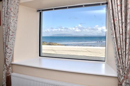 Vaade, The Waters Edge in Strandhill
