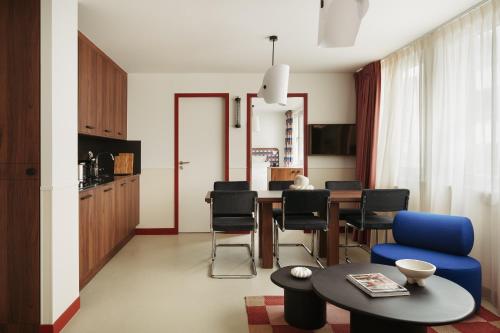 Edgar Suites Montrouge - Tap to explore photos