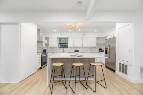 Incredible Modern 4 Bedroom in Коронадо Хилс