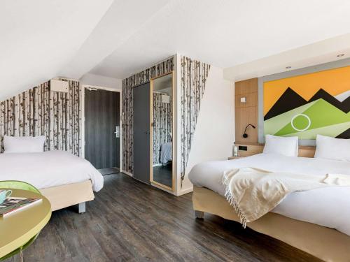 Standard Room with One Double Bed and One Single Bed