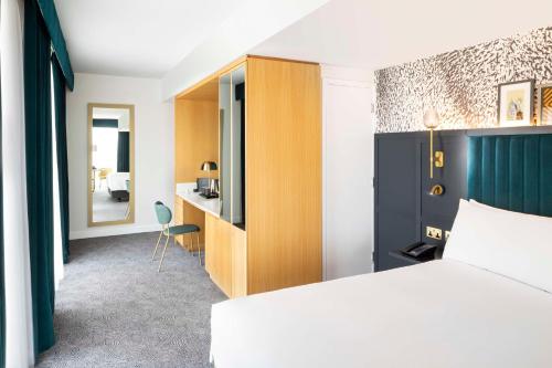 DoubleTree by Hilton Leeds - image 5