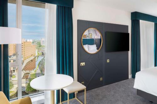 DoubleTree by Hilton Leeds - image 13