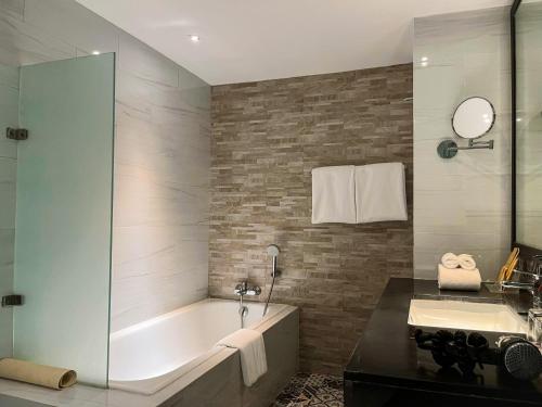 room detail thumbnail 2