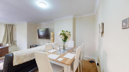 Budget 2 Bedroom Apartment in Paddington