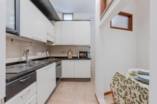 GuestHost - Sisters Home and Suite! 2