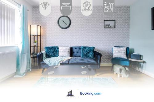 4 Bedroom House Free Parking By NYOS PROPERTIES Short Lets & Serviced Accommodation Manchester gîte à louer holiday inn central park