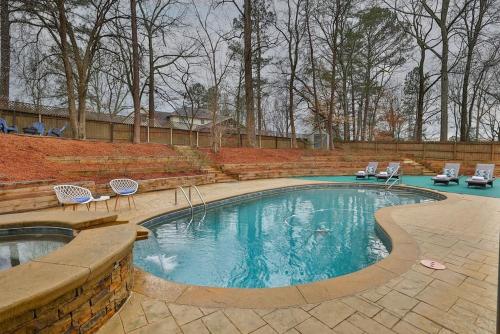 Sandy Springs Retreatpoolhottubking Bed in Atlanta, USA
