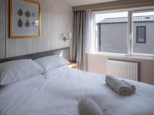 Pinewoods Lakeside Luxe no.2 - dog friendly