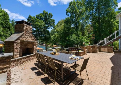 Waddell Waters w/Optional Boat Rental