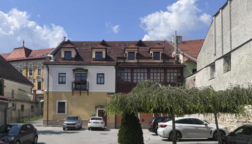 Udvendig, Penzion Grand, Self Check-In, free private parking in Banska Bystrica