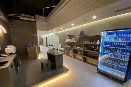 Empfangshalle, Puzzle Hotel Guangzhou Fenghuang New Village Subway Station in Kanton