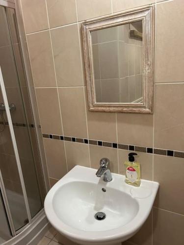 2 en suite rooms and Large Kitchen