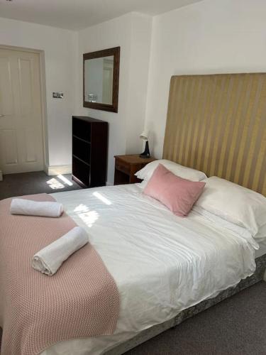 2 en suite rooms and Large Kitchen