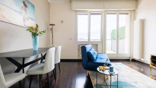 Elegant Penthouse With A View Of The Two Towers And Piazza Maggiore, Bologna (photo 10)