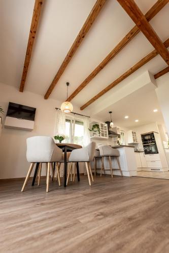 Facilities, Romai Home in Egregy