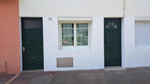 2 bedrooms, 3 beds