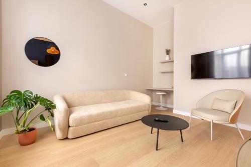One-Bedroom Superior Apartment image 6
