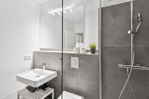 Three-Bedroom Standard Apartment image 4