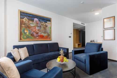 Blue Star Luxury Hotel - image 3
