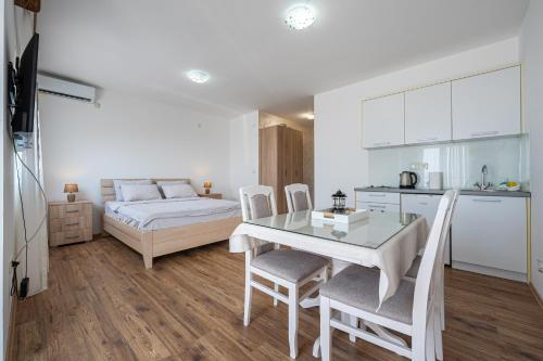 ห้องครัว, Four Seasons Villa Valentina in ครีโมวิคา