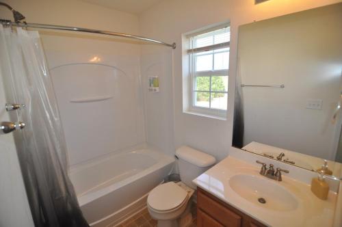 Spacious 3br Home In Quiet Neighborhood Spacious 3br Home In Quiet Neighborhood