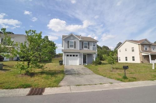 Spacious 3br Home In Quiet Neighborhood Spacious 3br Home In Quiet Neighborhood