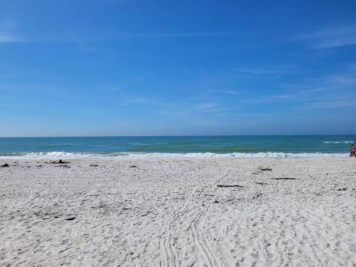 236A Walk to North Beach in Clearwater Beach, USA
