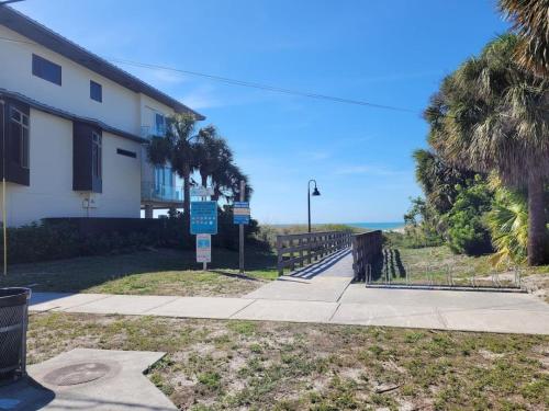 236D 1BR Apt Walk to Beach in Clearwater Beach, USA