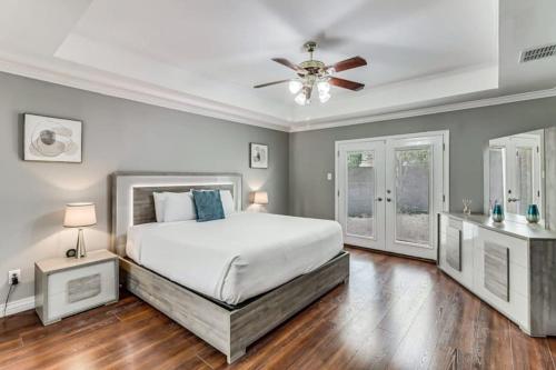 277 Luxury Home fenced back yard 5 bedrooms in Corpus Christi, USA