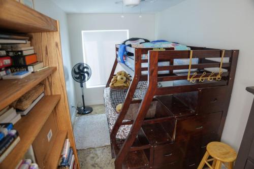 7 bedroom home with fenced yard, Las Vegas (foto 8)