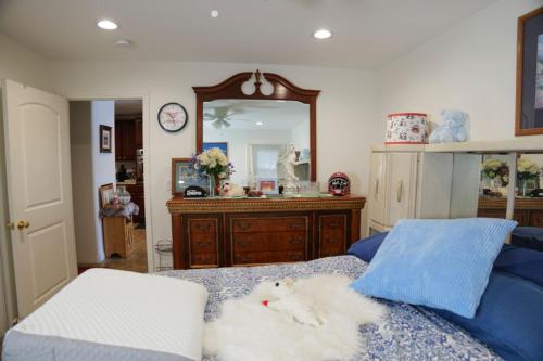 327 7 bedroom home with fenced yard