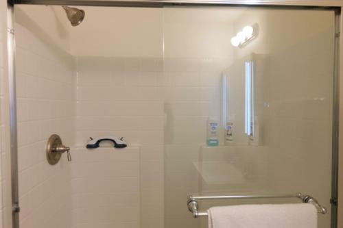 327 7 bedroom home with fenced yard