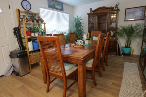 328 Close to the strip